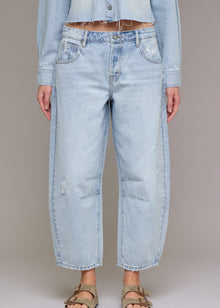  Sammie Light Wash Barrel Jean